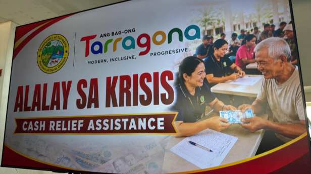 Tarragona LGU provides cash aid to beneficiaries under ‘Alalay sa Krisis’&nbsp;program