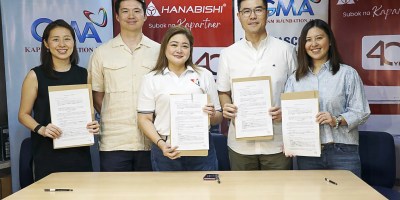 Hanabishi Appliances executive officers and GMA Kapuso Foundation (GMAKF) leadership gather at the Kapuso Center Building in Quezon City for the official Memorandum of Agreement (MOA) signing, marking 14 years of partnership. (L-R): Hanabishi Appliances VP for Finance and Marketing Cherish Ong-Chua; VP for Purchasing and Merchandising Jevon Ong; GMA Kapuso Foundation EVP and COO Rikki Escudero-Catbog; Hanabishi Appliances President Jasper Ong; and VP for Operations Candice Ong-Ang